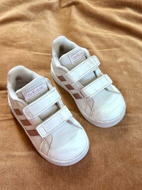 Toddler Adidas Grand Court Sneakers size 5.5 - Rose Gold